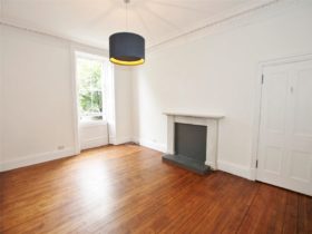 3 bedroom Flat to rent